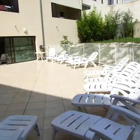 Apartament Avec Terrasse Et Parking En Centre D'uzes
