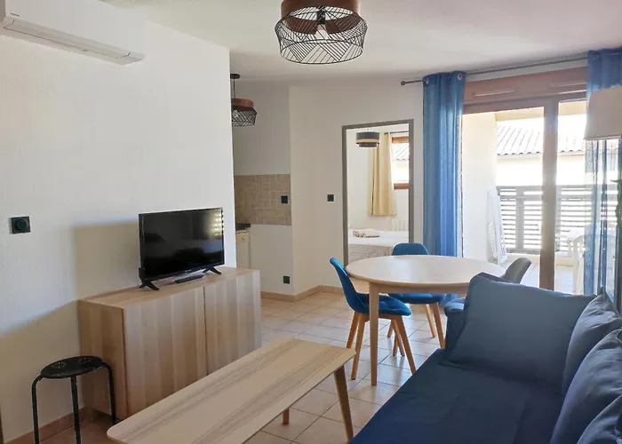 Avec Terrasse Et Parking En Centre D'uzes *
